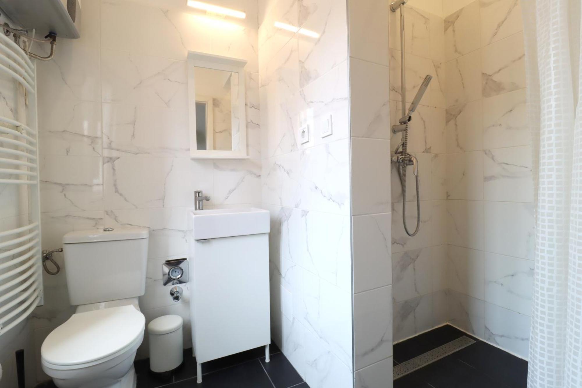 A13 Downtown Apartments With Parking Будапеща Екстериор снимка