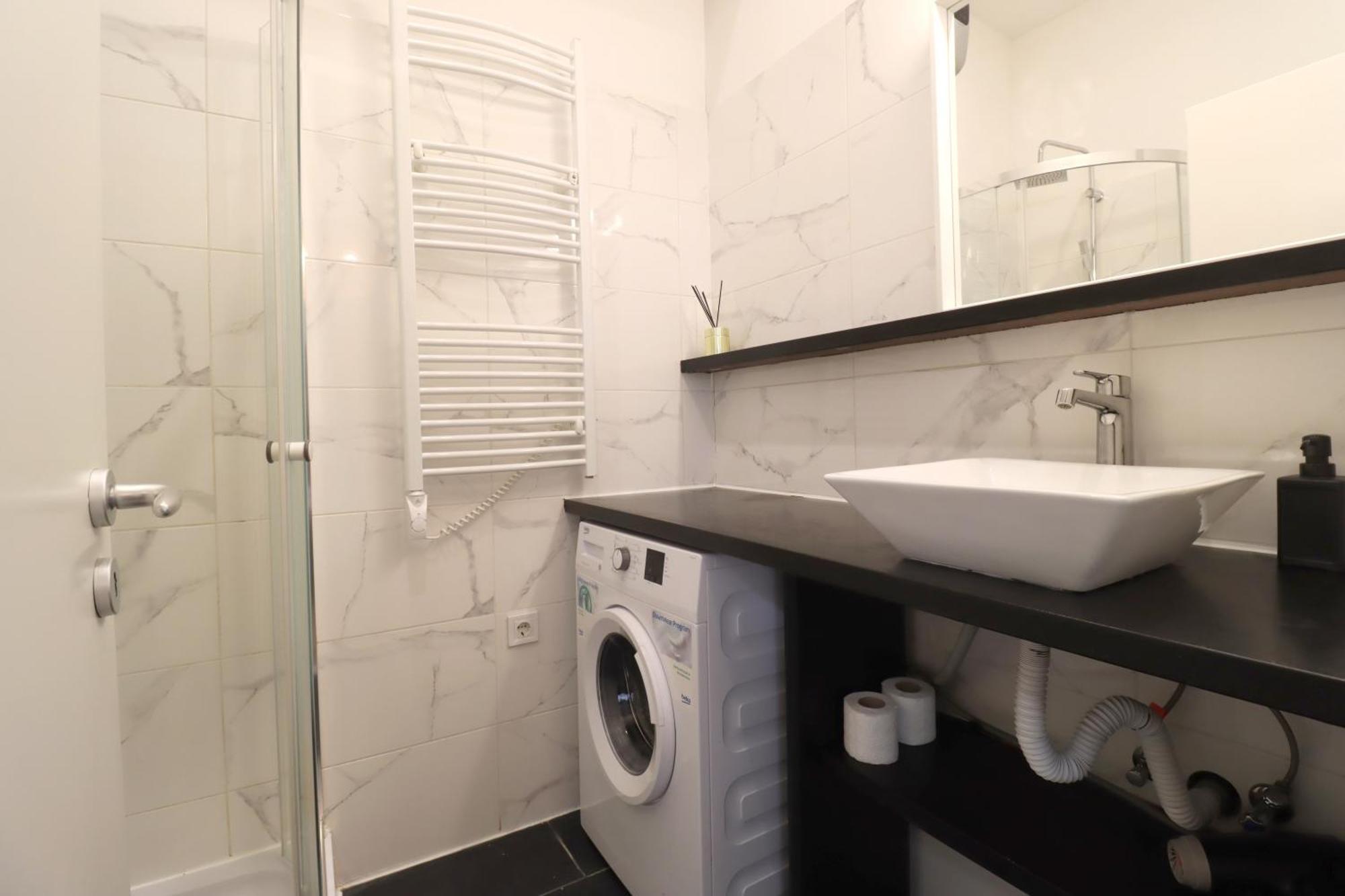 A13 Downtown Apartments With Parking Будапеща Екстериор снимка